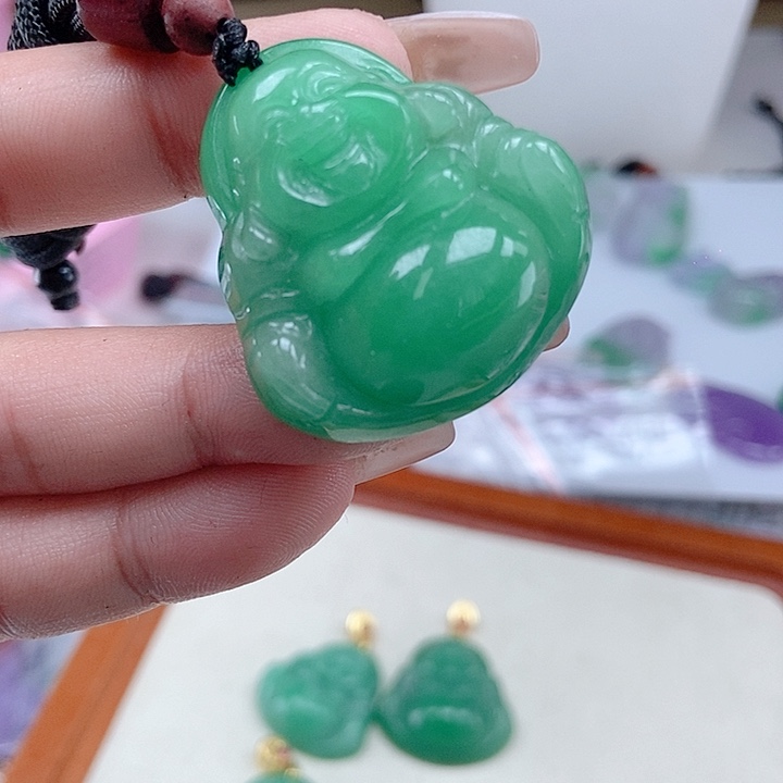 翡翠颈饰未镶嵌吊坠