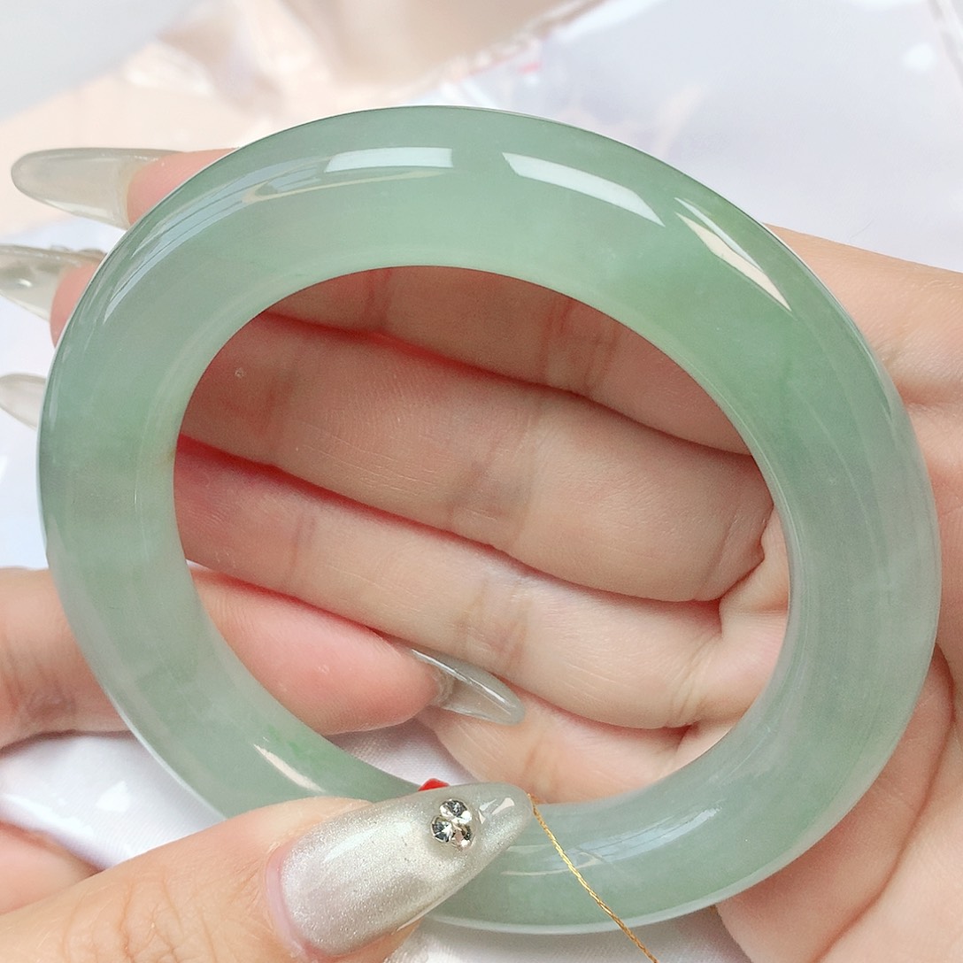 翡翠手镯未镶嵌抖音832