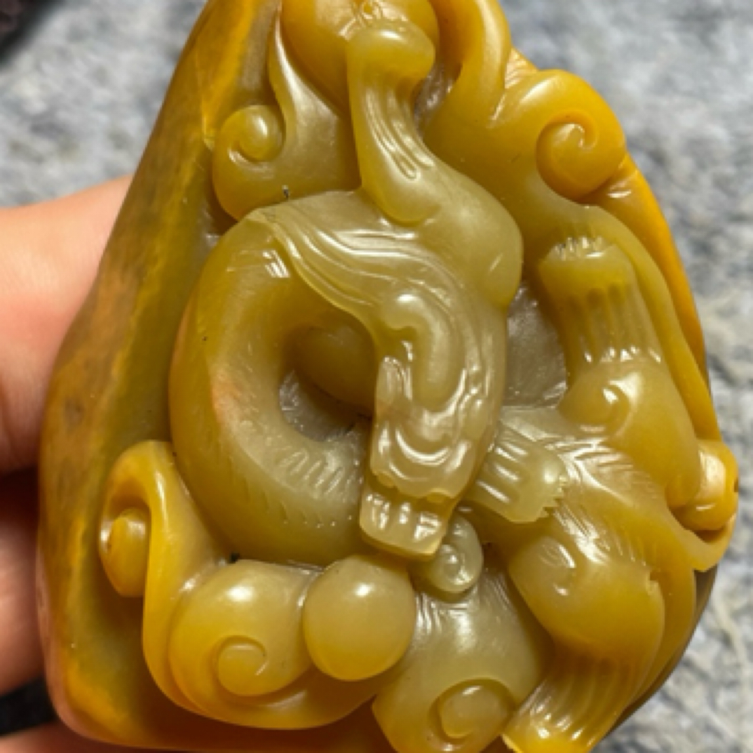 田黄雕件手玩貔貅