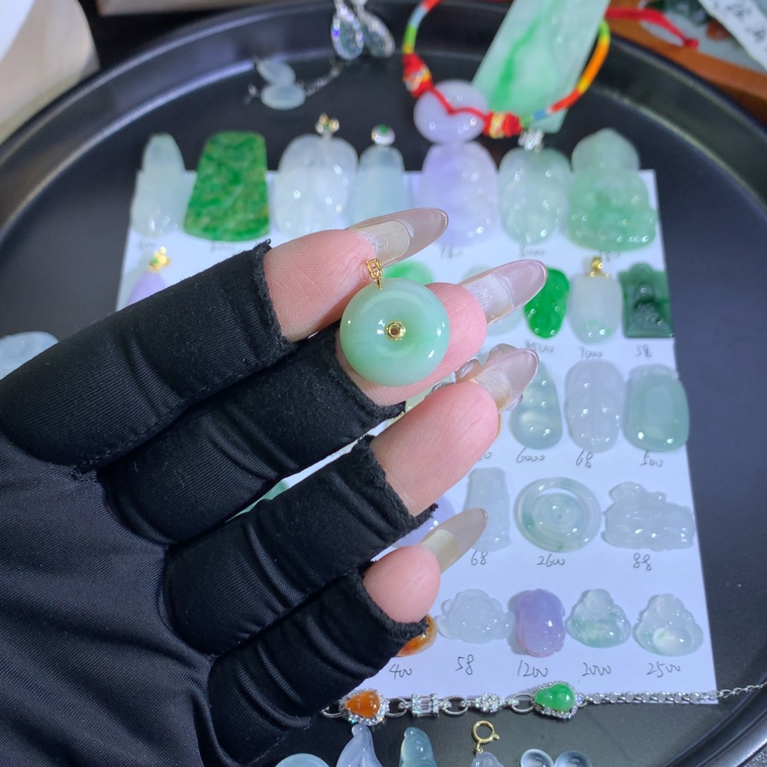 翡翠18K金镶嵌吊坠(不含链)绿豆