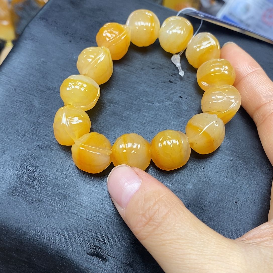 石英质玉（黄龙玉）颈饰未镶嵌