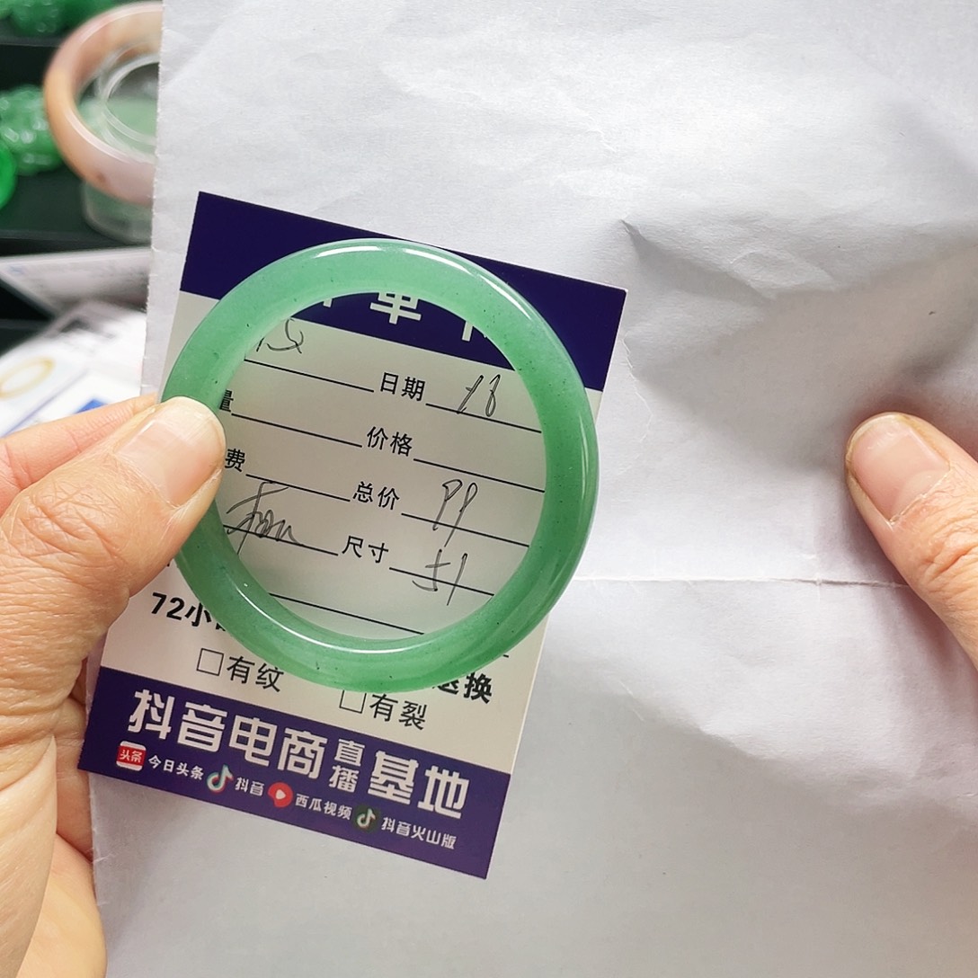 石英质玉手镯未镶嵌心*