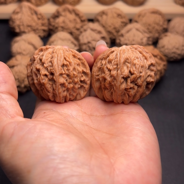 洛***，把件文玩核桃41磨盘克重41.9