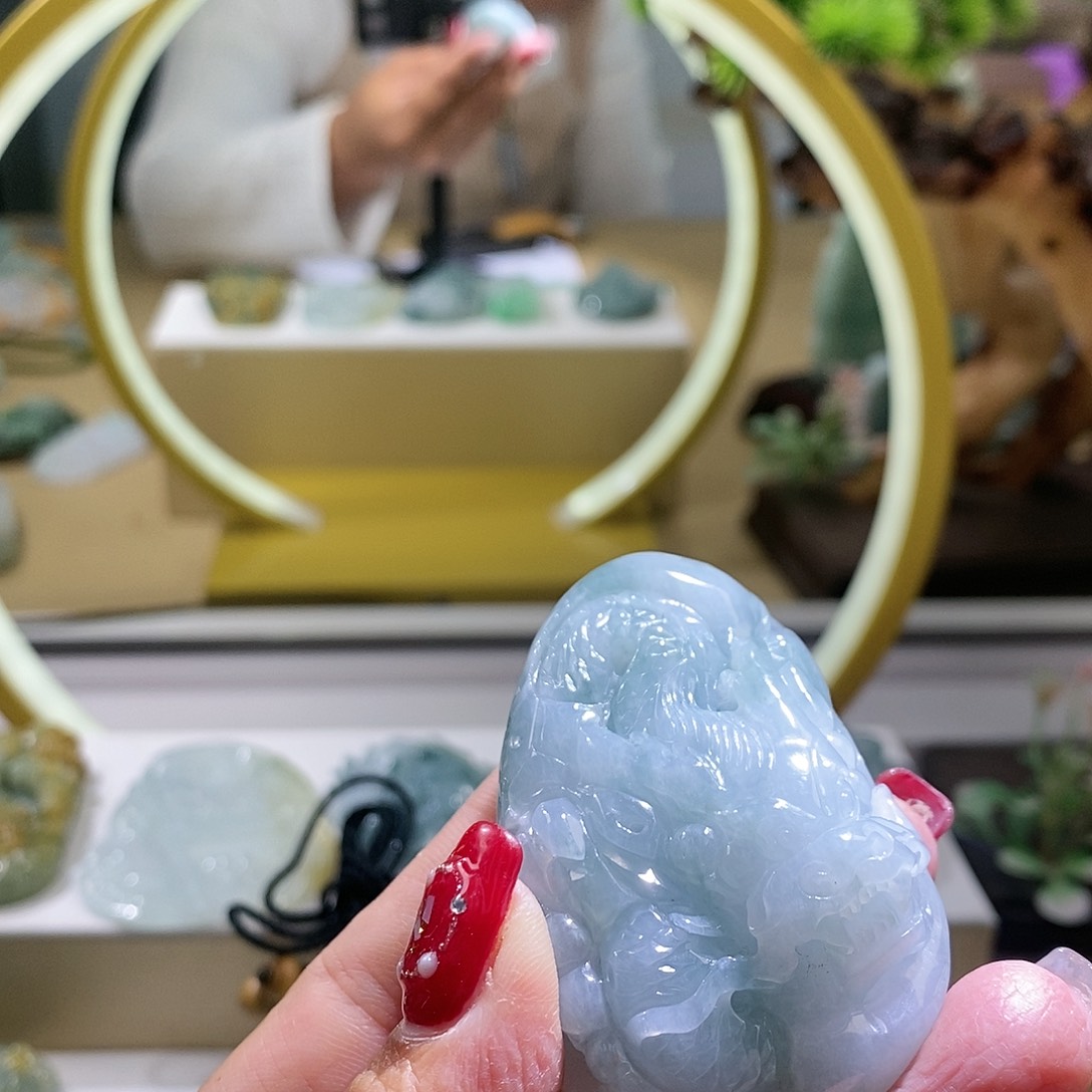 【闪购商品】翡翠颈饰未镶嵌龙牌