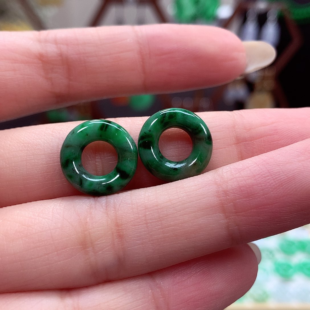 翡翠耳饰未镶嵌天然翡翠