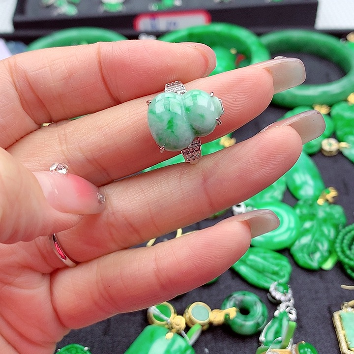 翡翠颈饰银S925镶嵌翡翠