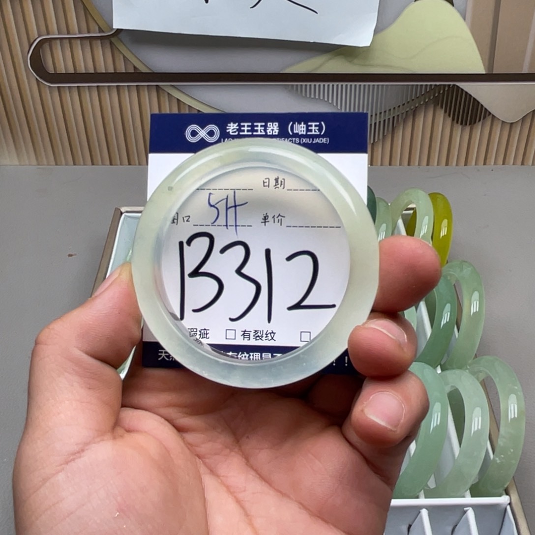 岫玉手镯手镯未镶嵌