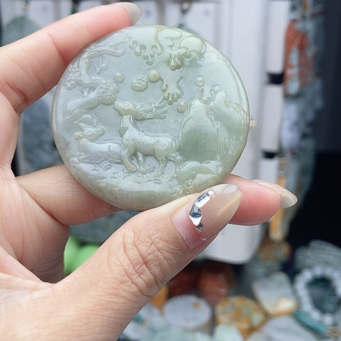 翡翠颈饰未镶嵌翡翠