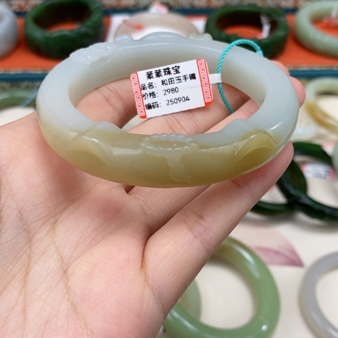 未镶嵌手镯和田玉且末糖白手镯56.6#