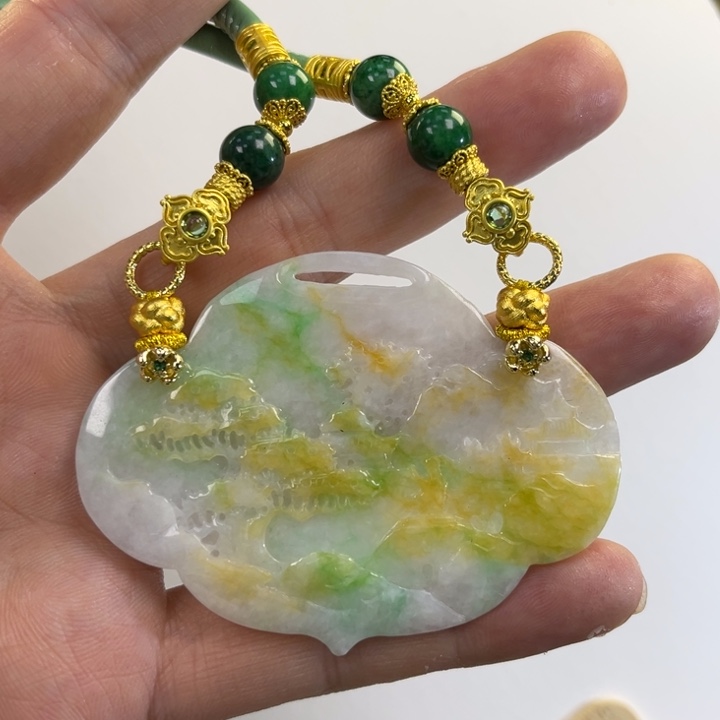 翡翠吊坠(赠链)未镶嵌代编织有瑕疵