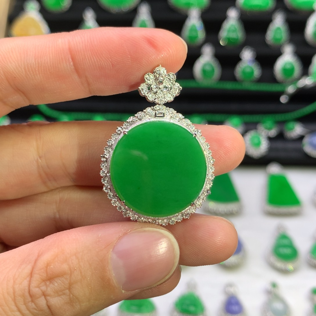 翡翠吊坠(不含链)18K金镶嵌