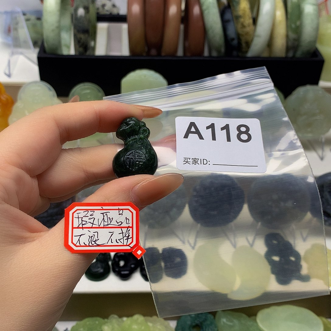 蛇纹石玉颈饰未镶嵌