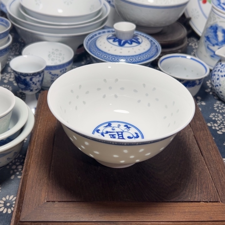 陶青花玲珑福字高脚小饭碗