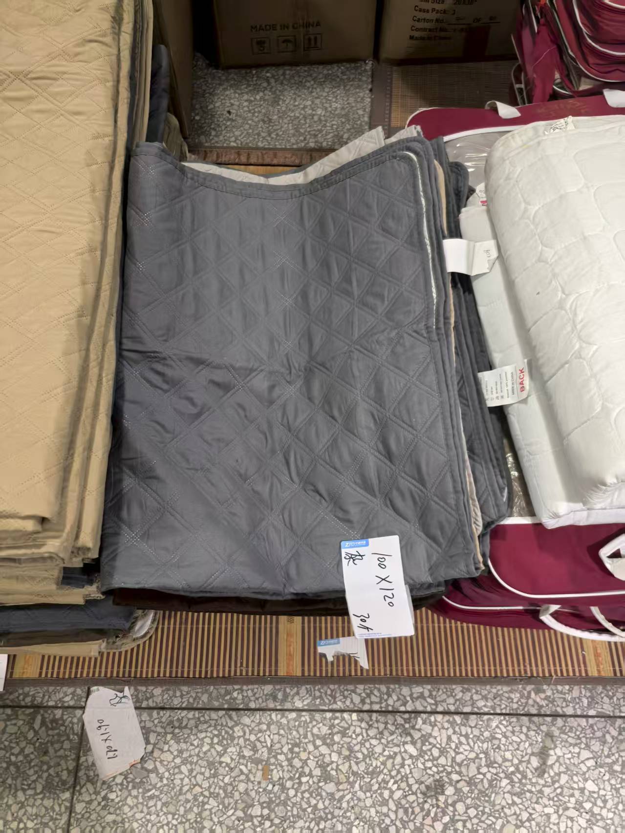 《厚广家》3楼100×120杂款防滑薄款沙发垫 发2张 不挑色