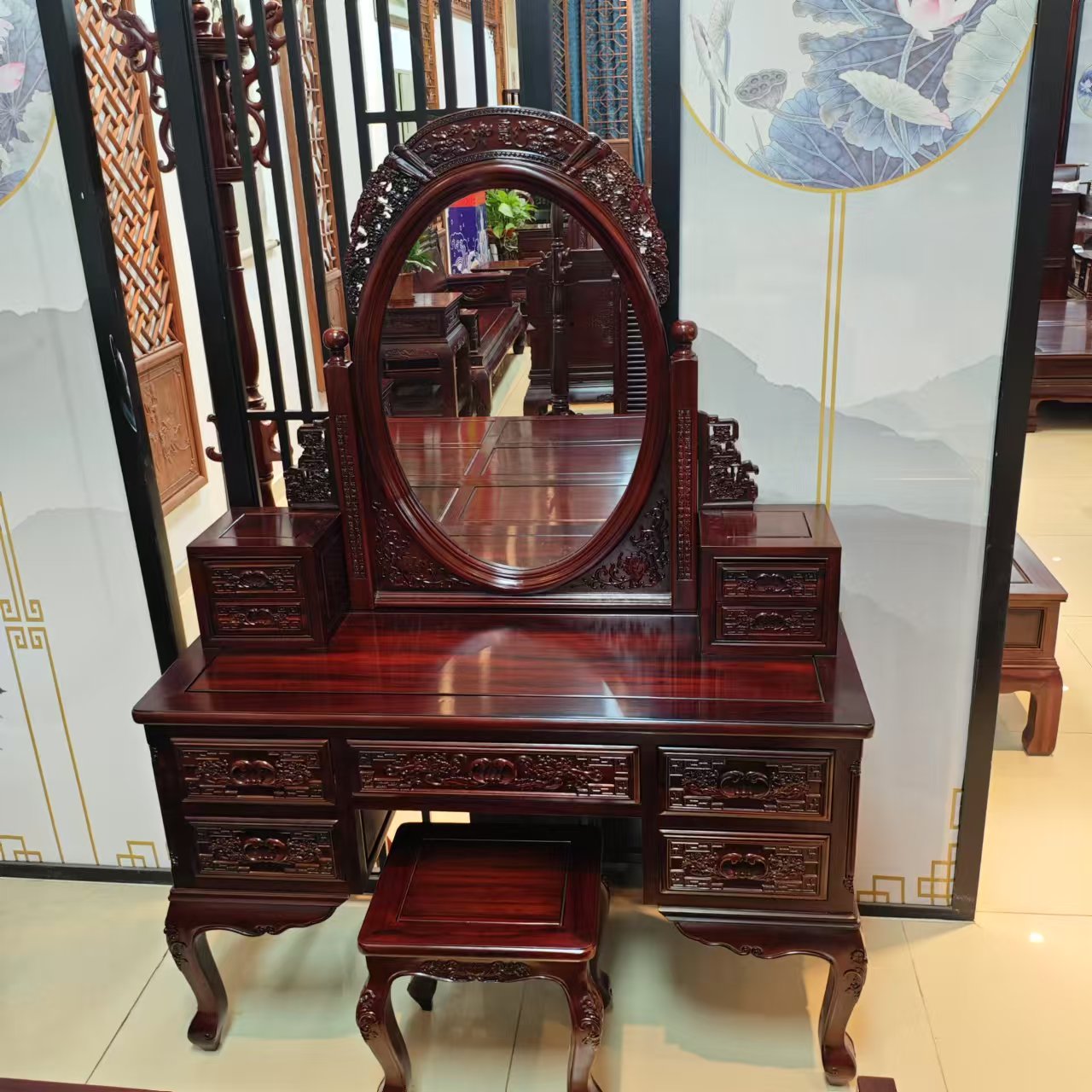 酸枝木 雕花梳妆台尺寸：长126宽48台面高76总高170