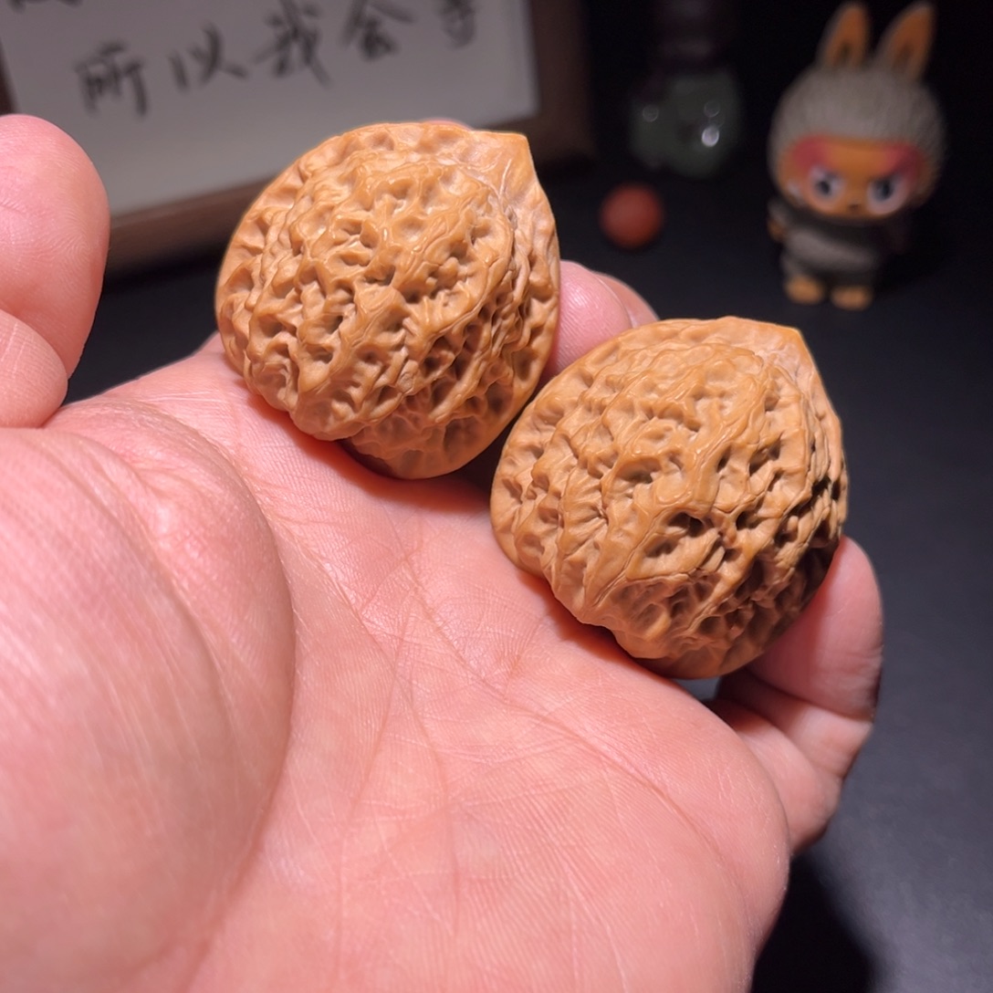 文玩核桃把件38.5mm原树原生态龙珠