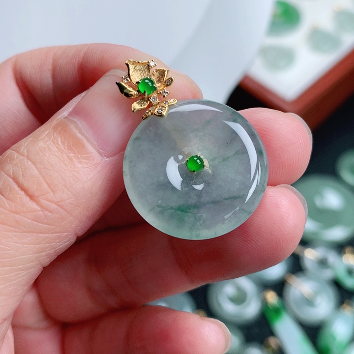 翡翠吊坠(不含链)18K金镶嵌