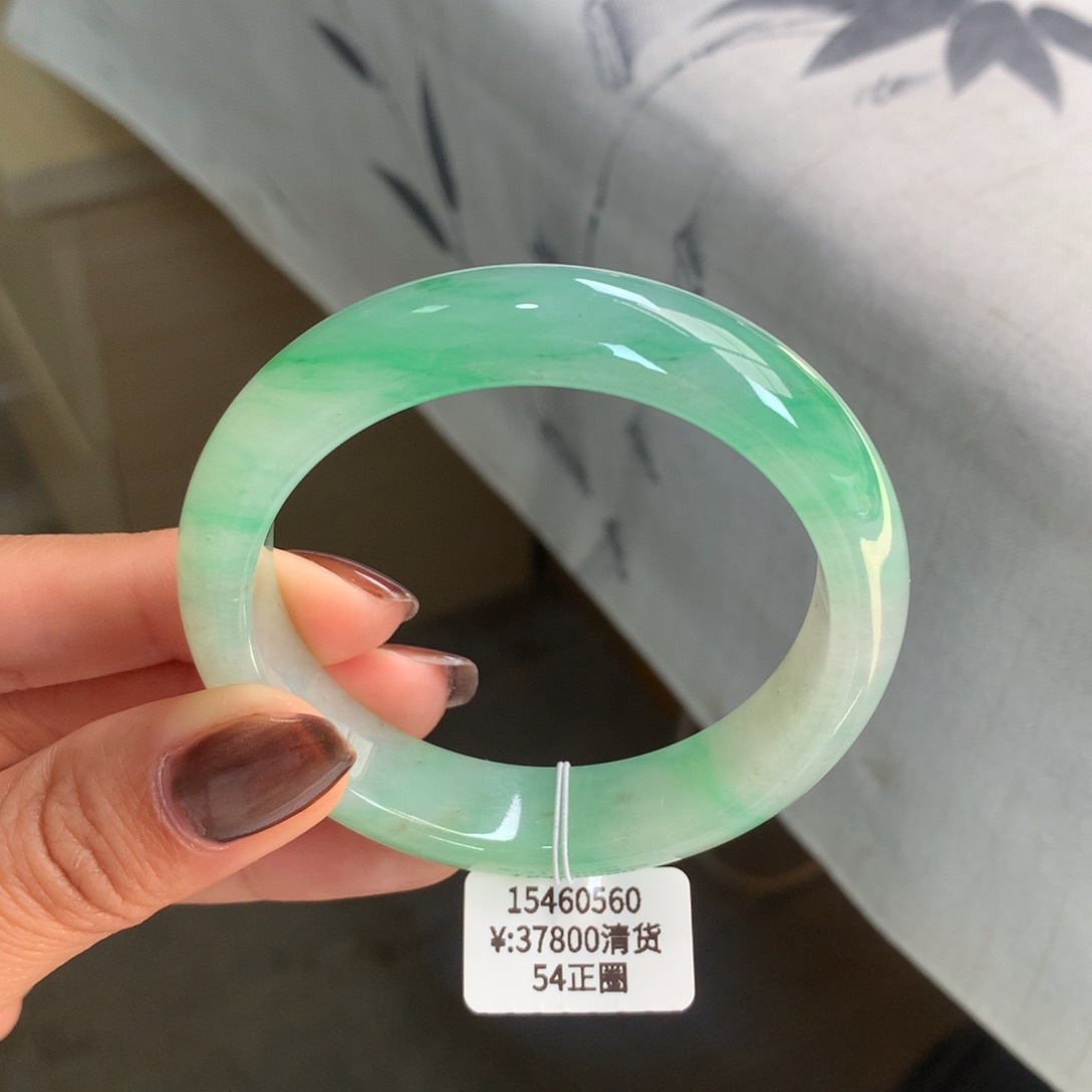 翡翠手镯未镶嵌糯冰胶甜绿手镯