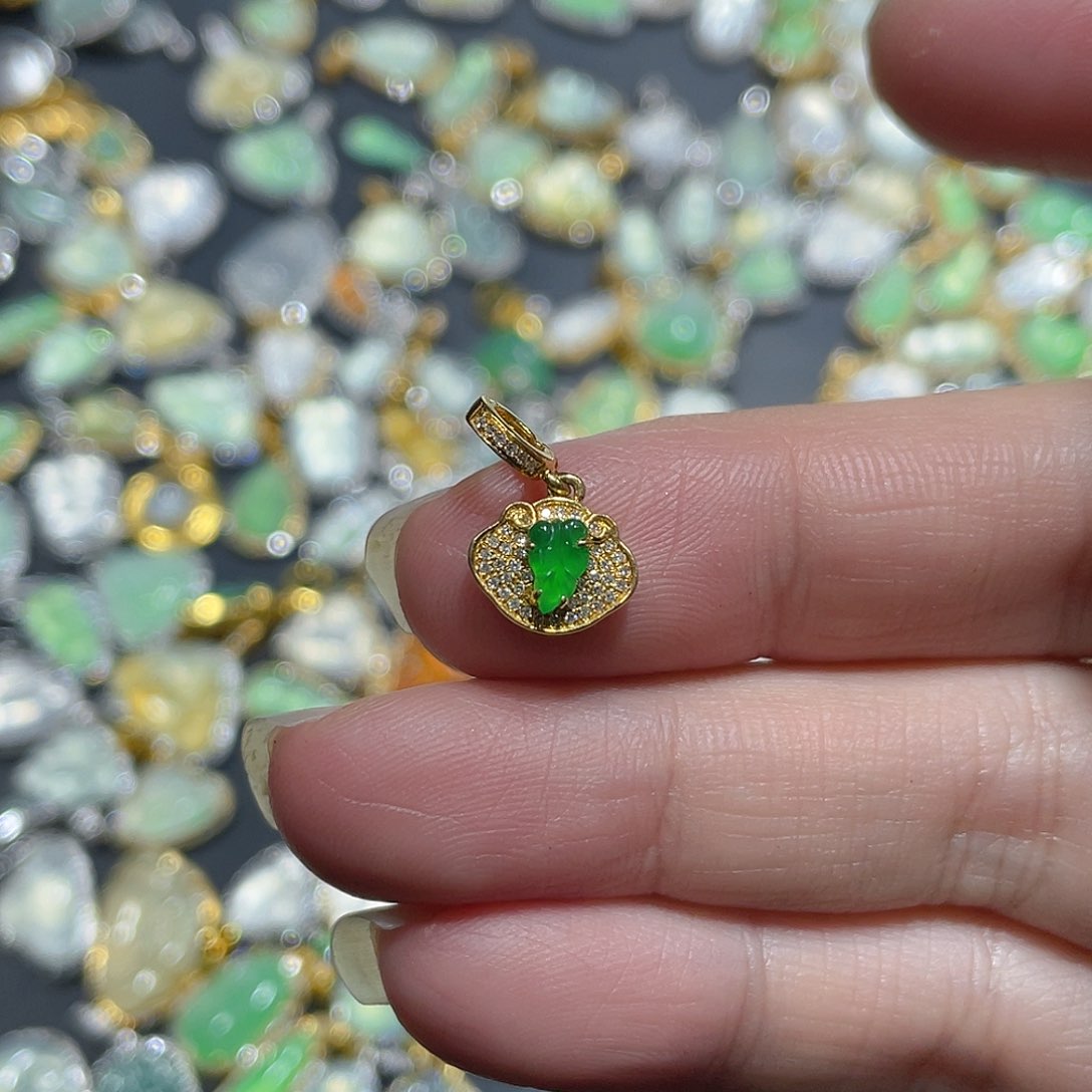 翡翠颈饰18K金镶嵌梦*天然翡翠18kA货