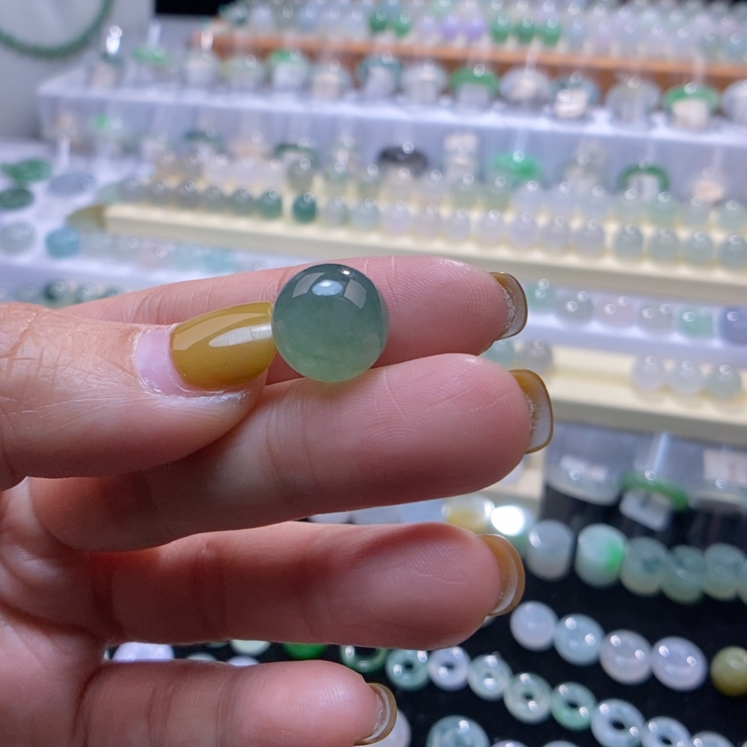 翡翠未镶嵌颈饰12.5芙营绿飘花