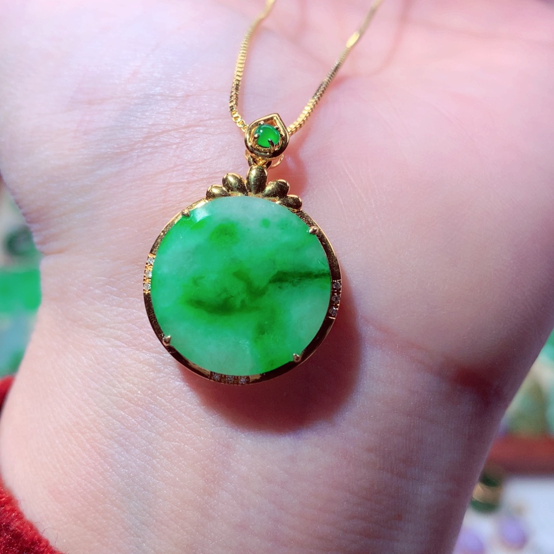 翡翠吊坠(不含链)18K金镶嵌