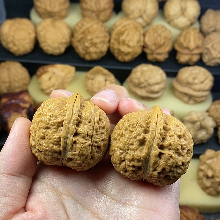 文玩核桃吊坠麒麟元宝39