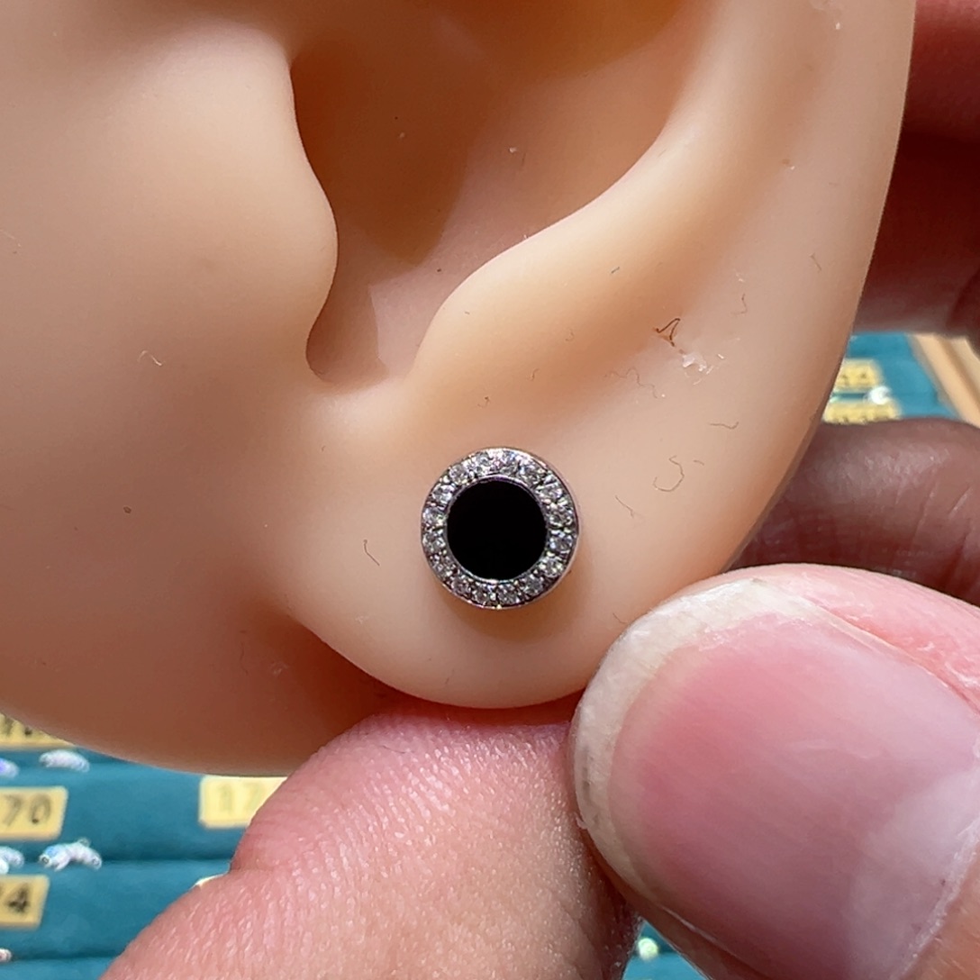 钻石耳饰18K金镶嵌?****心黑饼耳钉螺丝款k白