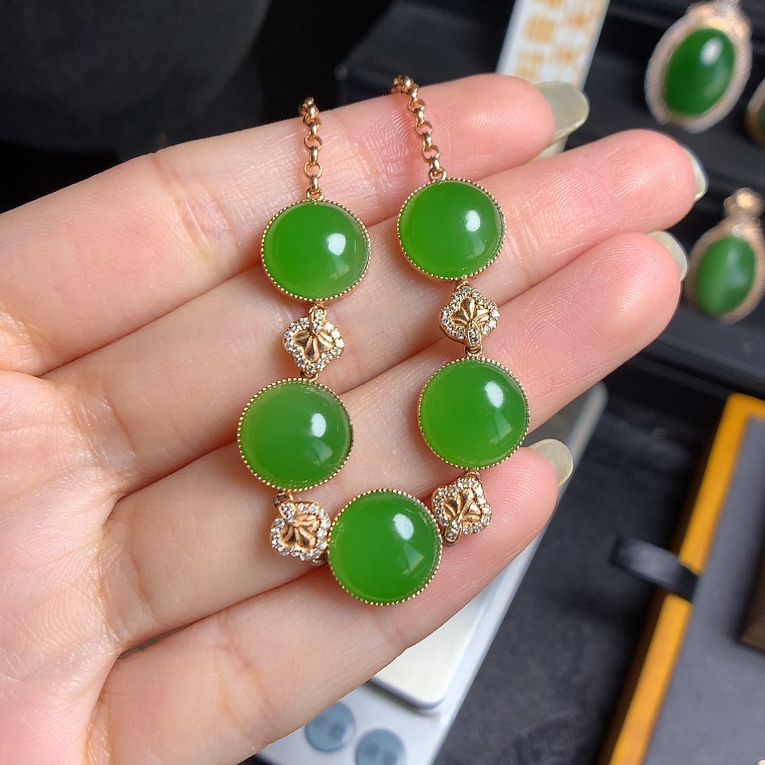 和田玉首饰18K金镶嵌