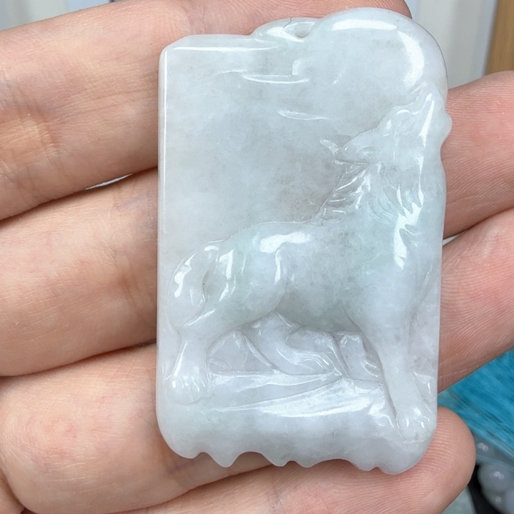 翡翠挂件未镶嵌翡翠