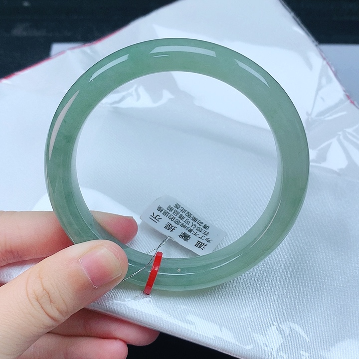 翡翠手镯未镶嵌56圈
