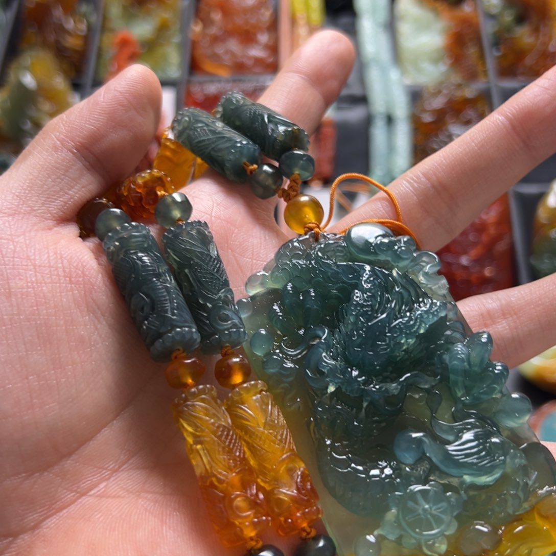 蛇纹石玉颈饰未镶嵌财****法