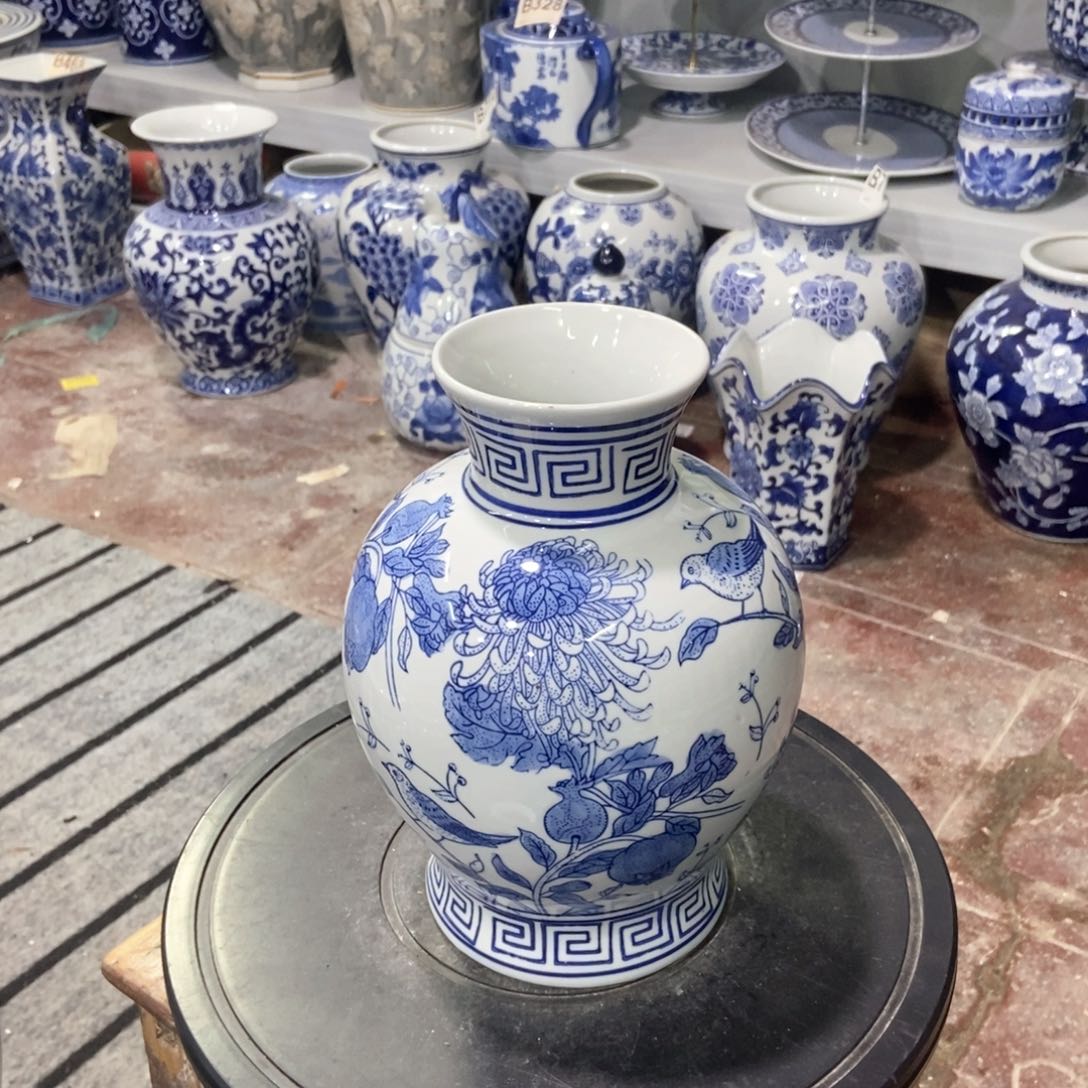 摆件花瓶手绘釉下彩