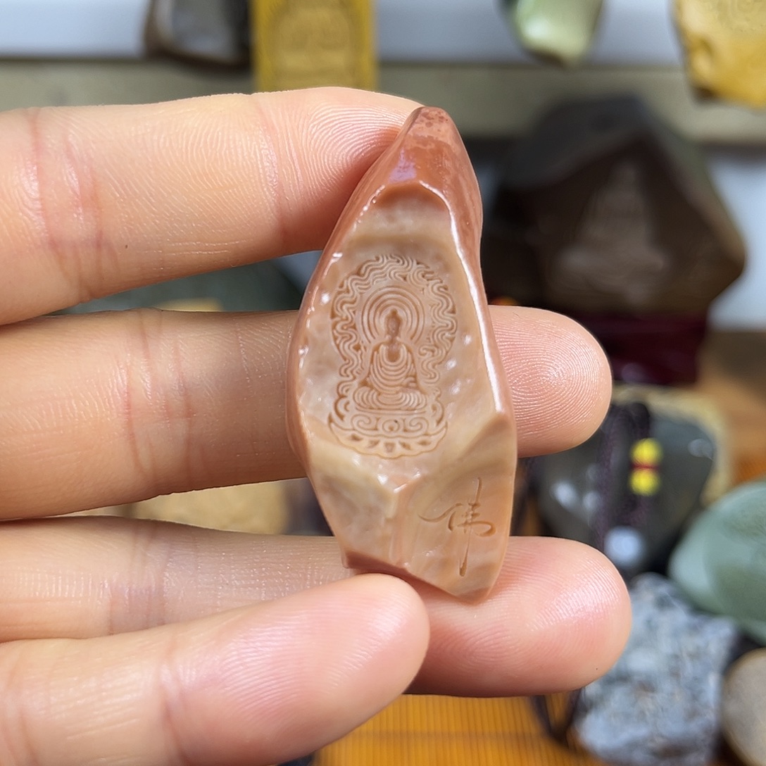 新疆戈壁事原石雕刻