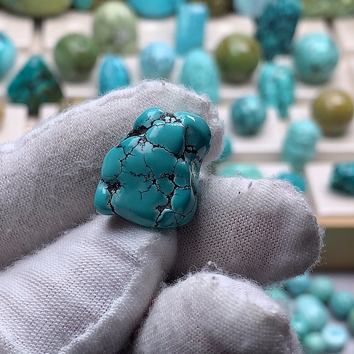 绿松石未镶嵌珠宝奇石5.5克玉化水草纹随形