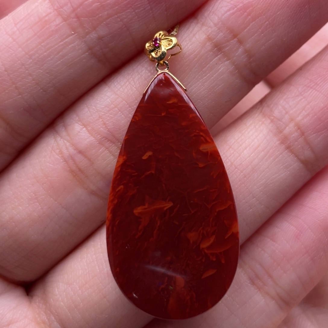 南红玛瑙18K金镶嵌珠宝奇石水滴吊坠