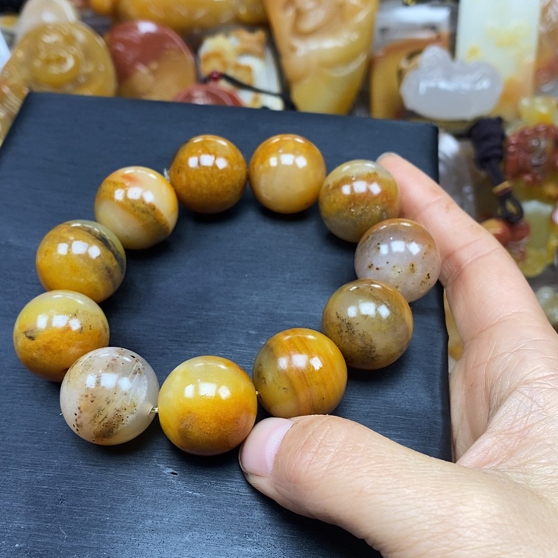 石英质玉（黄龙玉）颈饰未镶嵌