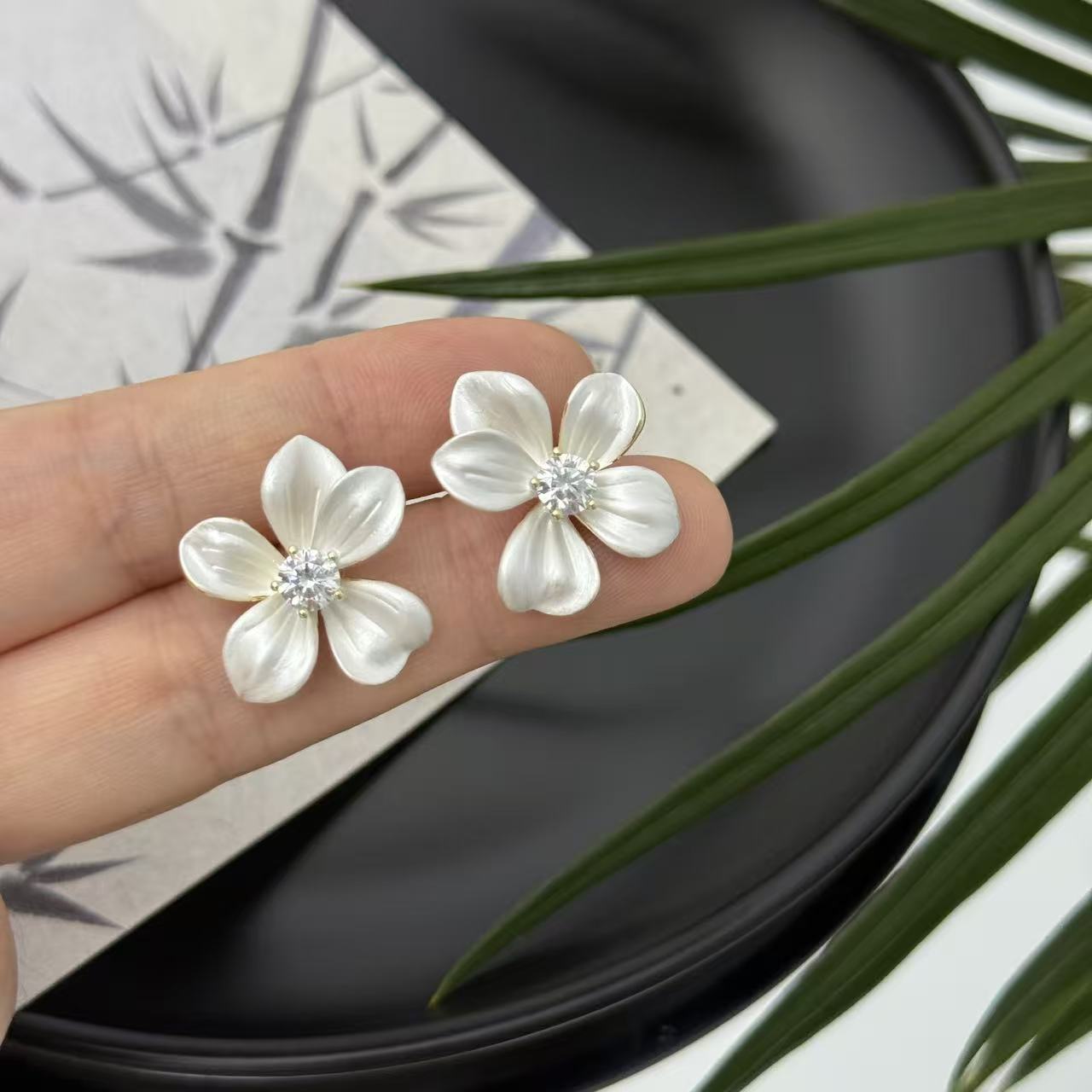 合金耳饰 【绿颜】白色鸢尾花S925银针轻奢时尚素款温柔