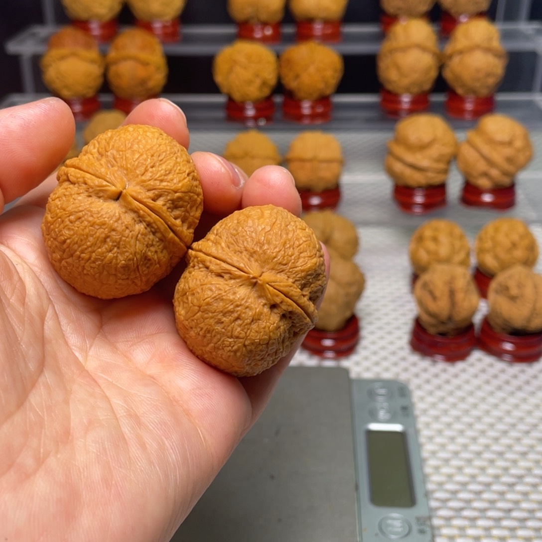 文玩核桃把件17铁绣球