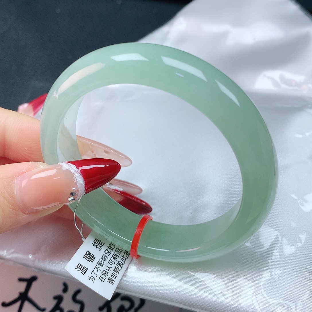 翡翠手镯未镶嵌52圈