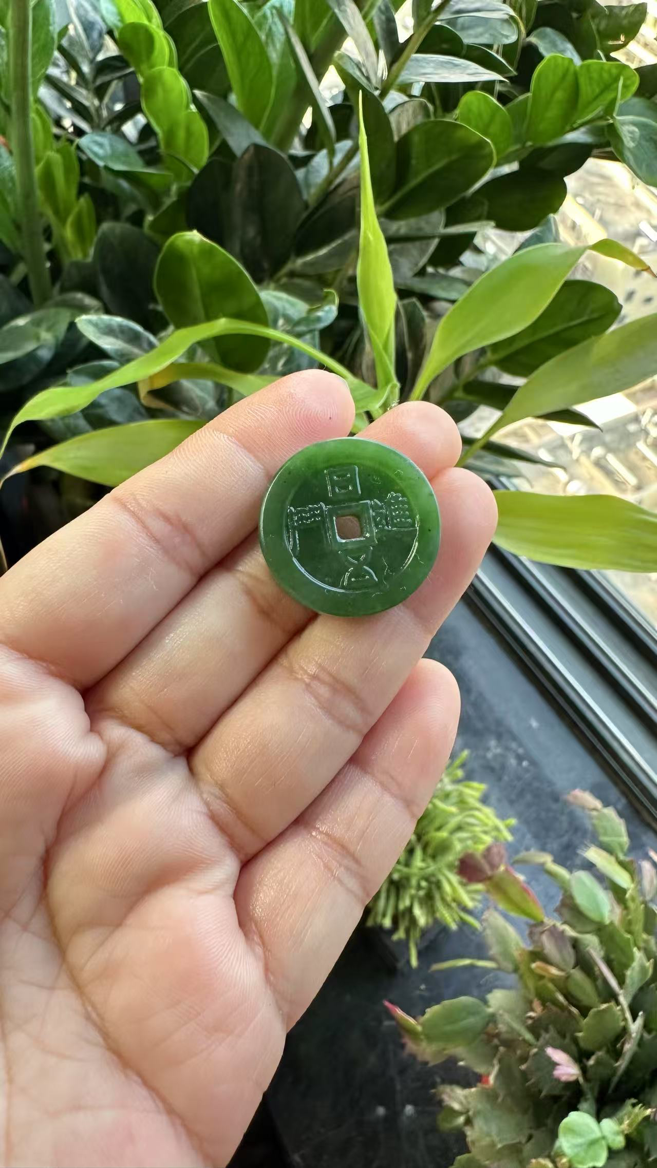 和田玉日进斗金吊坠一个