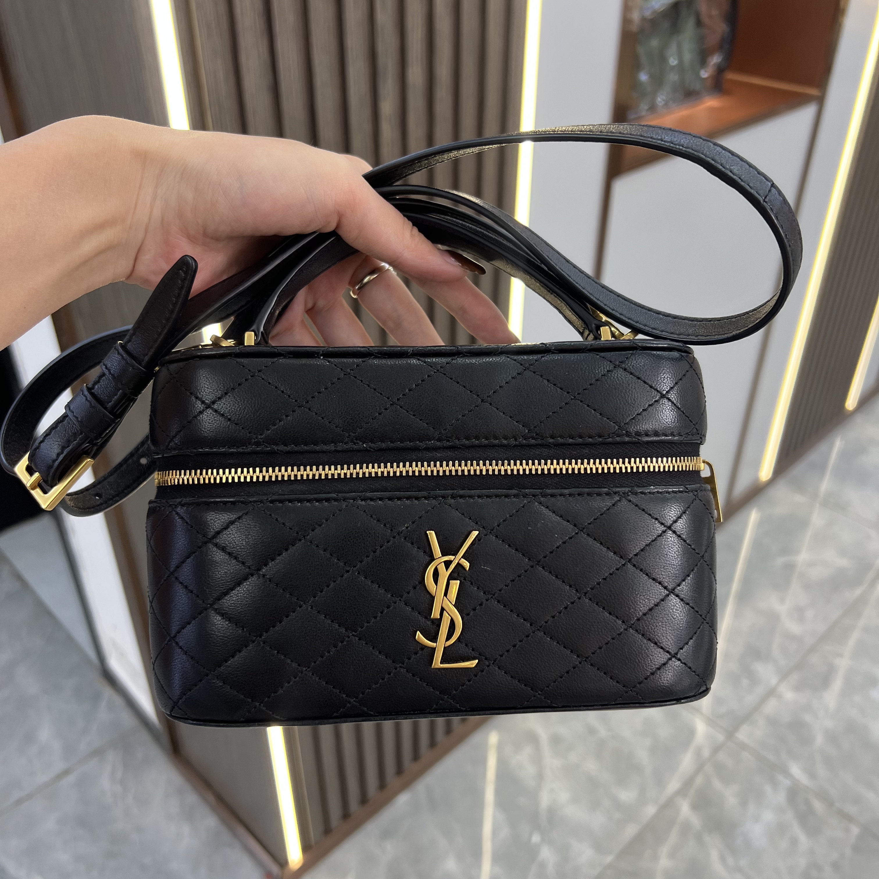 95新 YSL/圣罗兰 YSL 经典黑金 化妆盒子 单肩 斜跨包