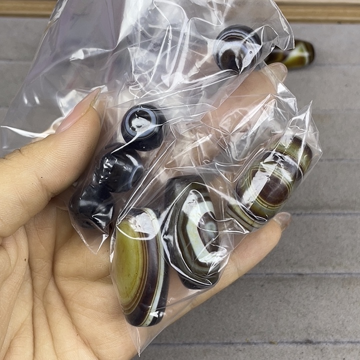 杰***少玛瑙/玉髓散珠缠丝玛瑙