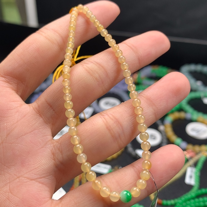 翡翠手镯未镶嵌卡