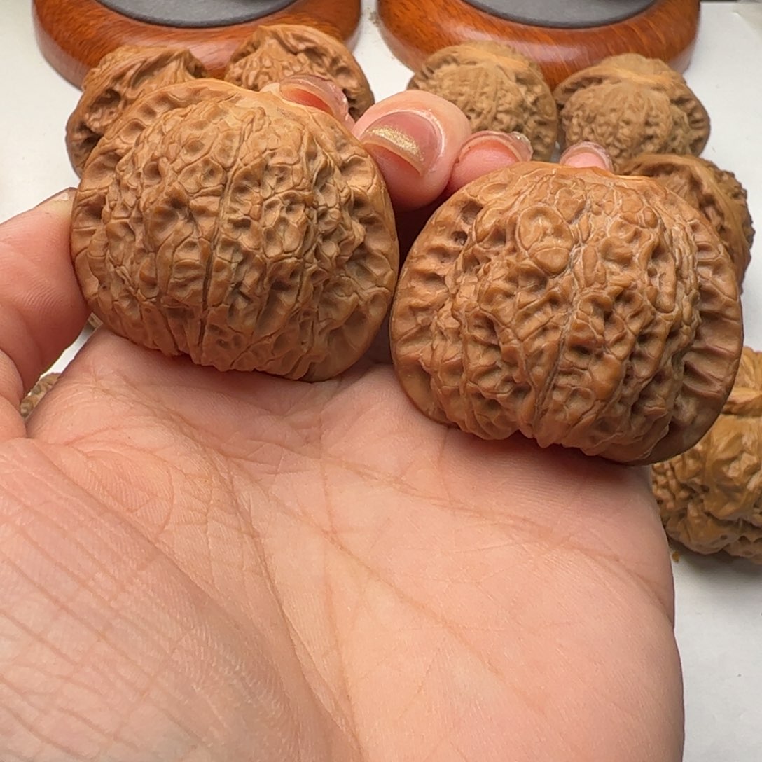 文玩核桃吊坠血麒麟40