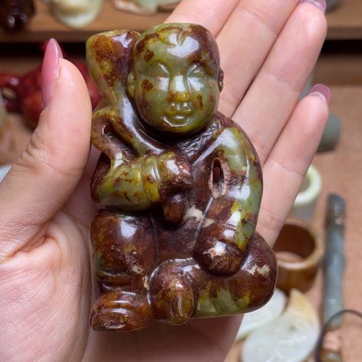 蛇纹石玉未镶嵌颈饰