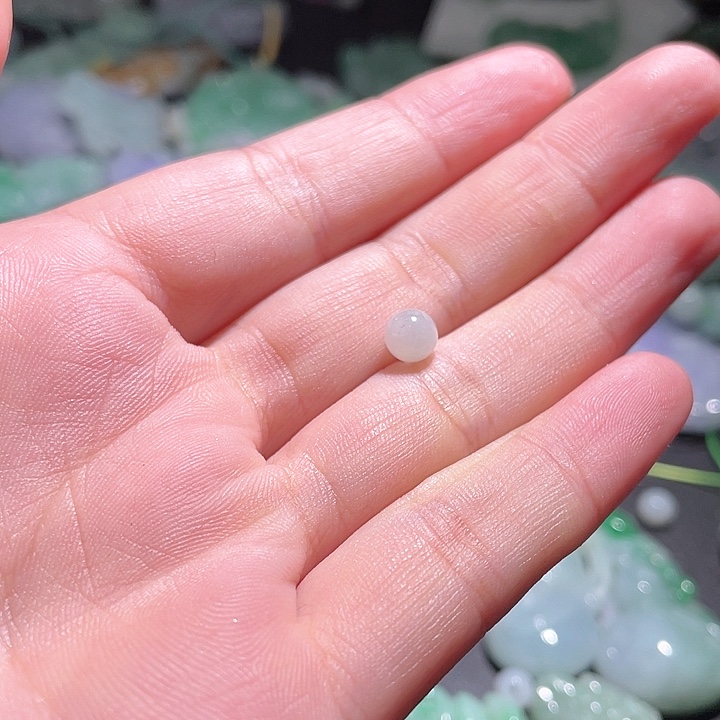 颈饰未镶嵌翡翠追****己天