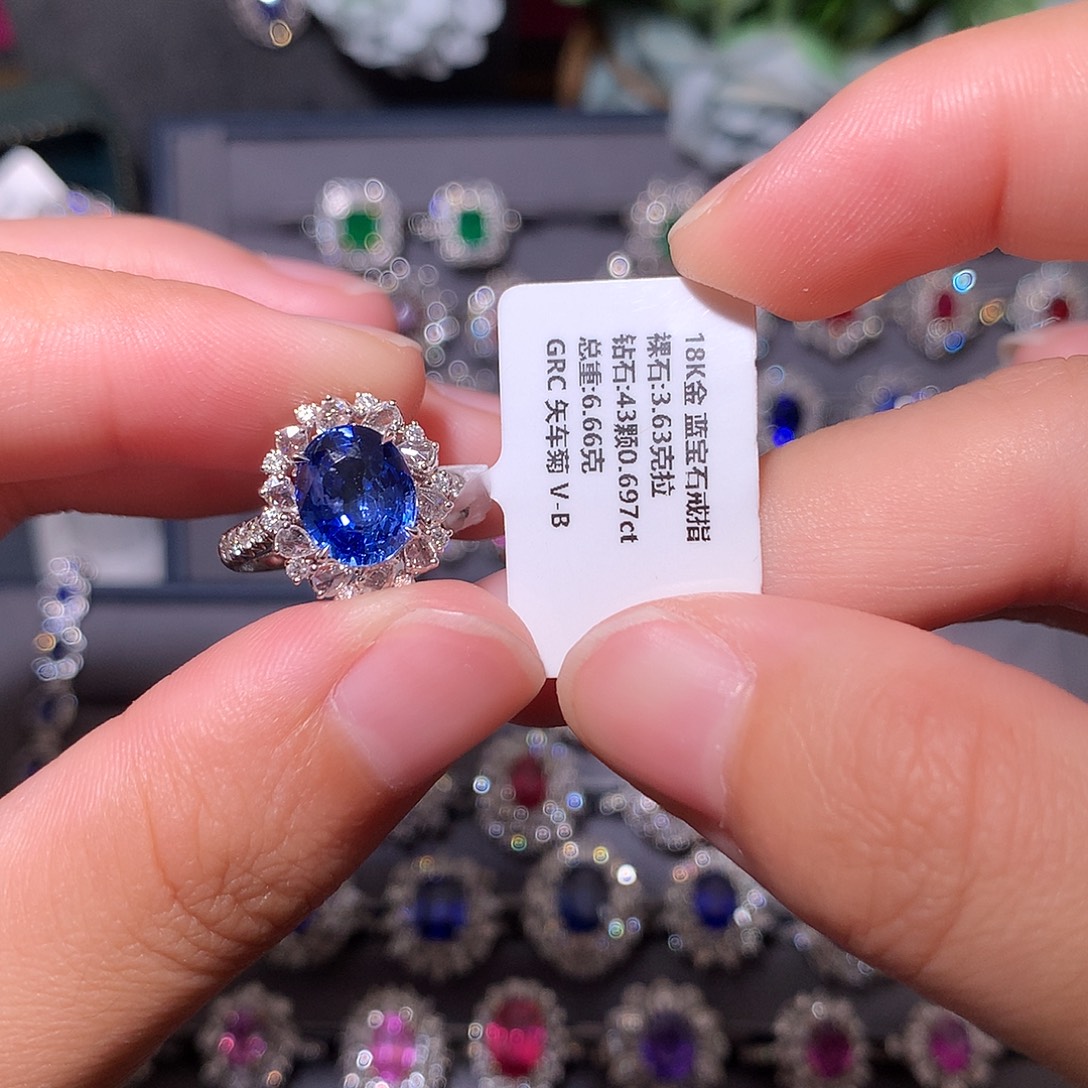 蓝宝石戒指18K金镶嵌