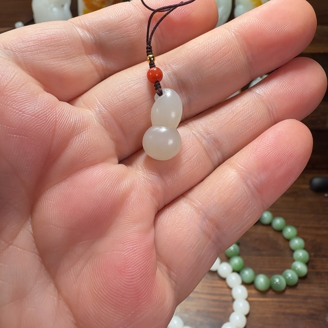 和田玉未镶嵌车挂