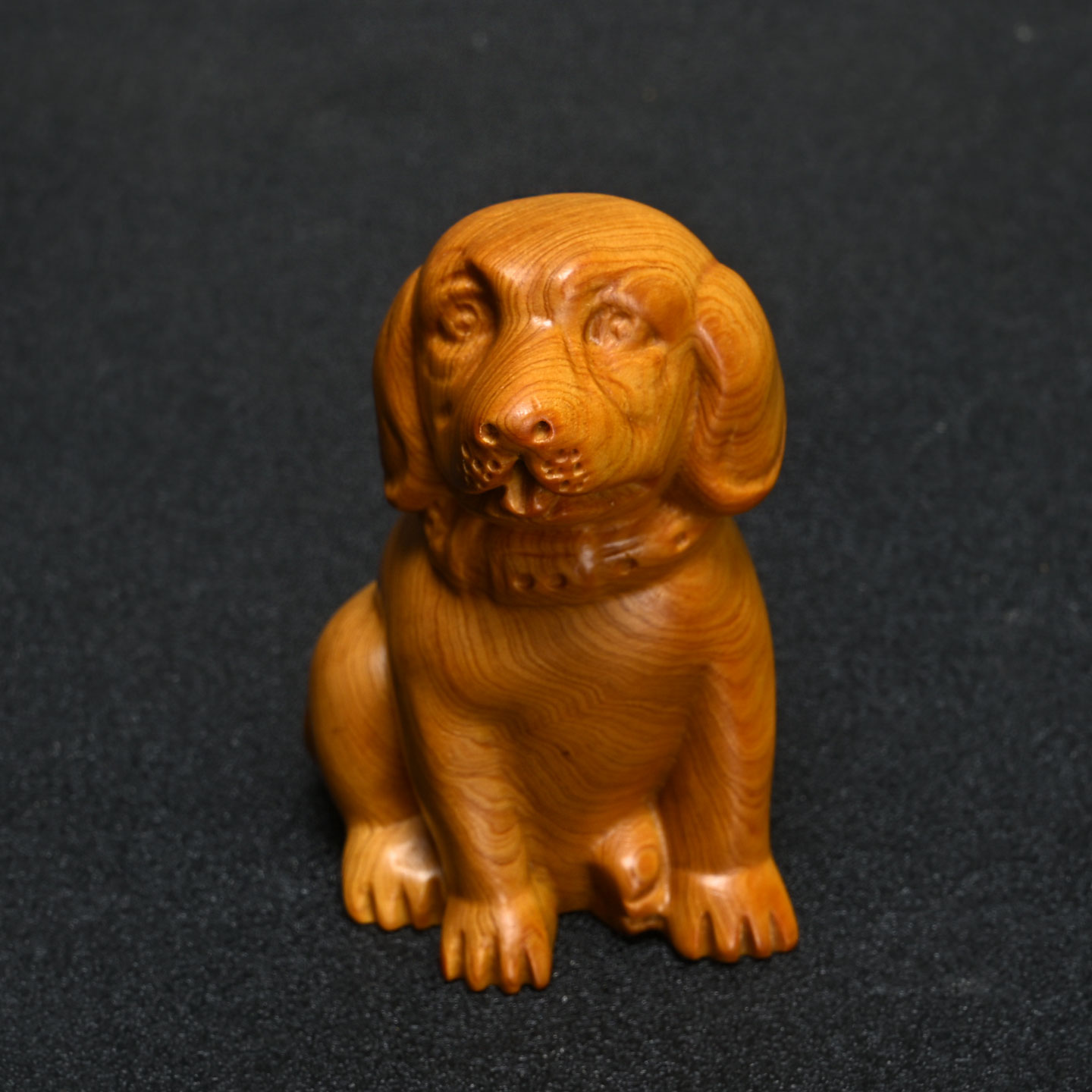 崖柏木陈化料旺财狗高7cm十二生肖狗摆件创意文玩手把件桌面饰品