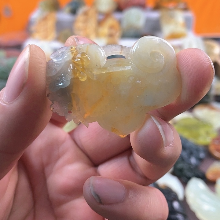 蛇纹石玉颈饰未镶嵌